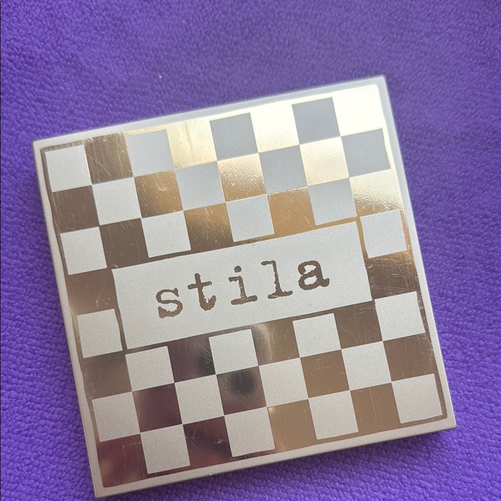 Stila Matte ‘N Metal eyeshadow palette